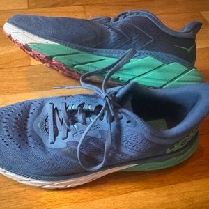 HOKA Arahi 5 Womens sz 8